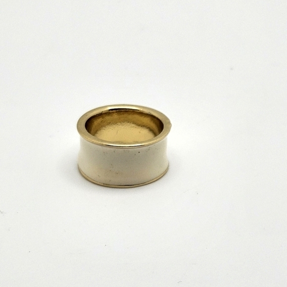 🆓️ FREE ADD ON TO BUNDLE Yellow Gold Cream Enamel Wide Ring Size 4.5 - Picture 5 of 5